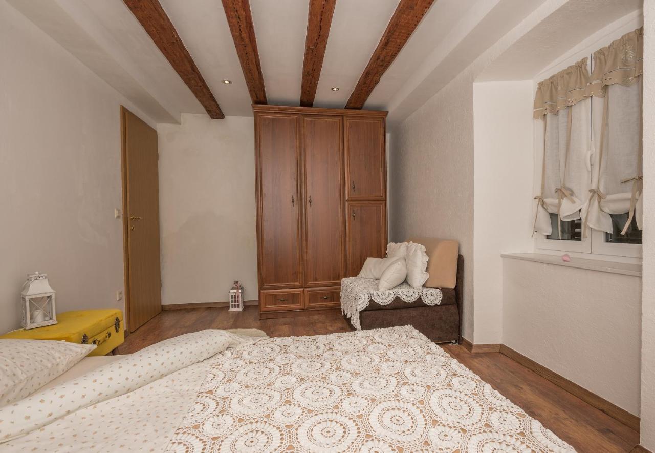 Apartament Teta Jadre